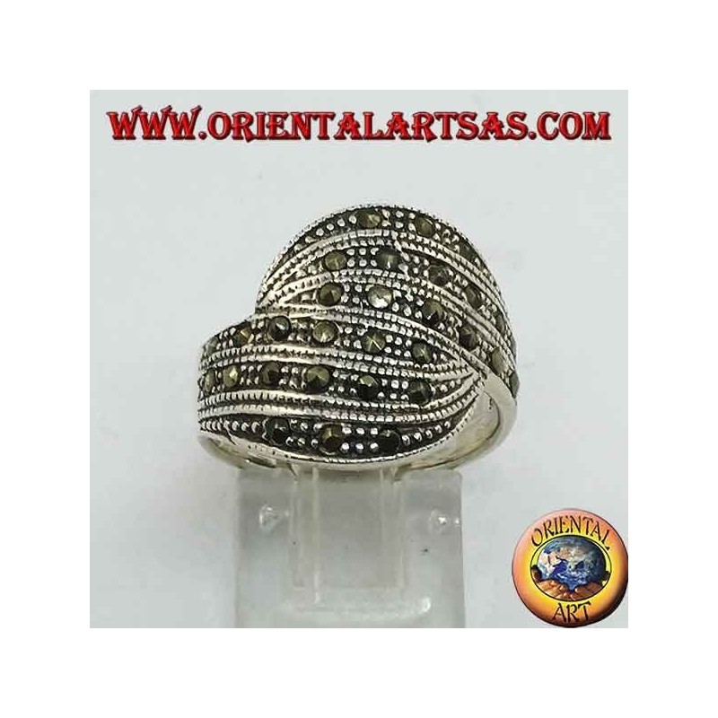 Bague en argent, étreinte de deux bandes avec marcassite