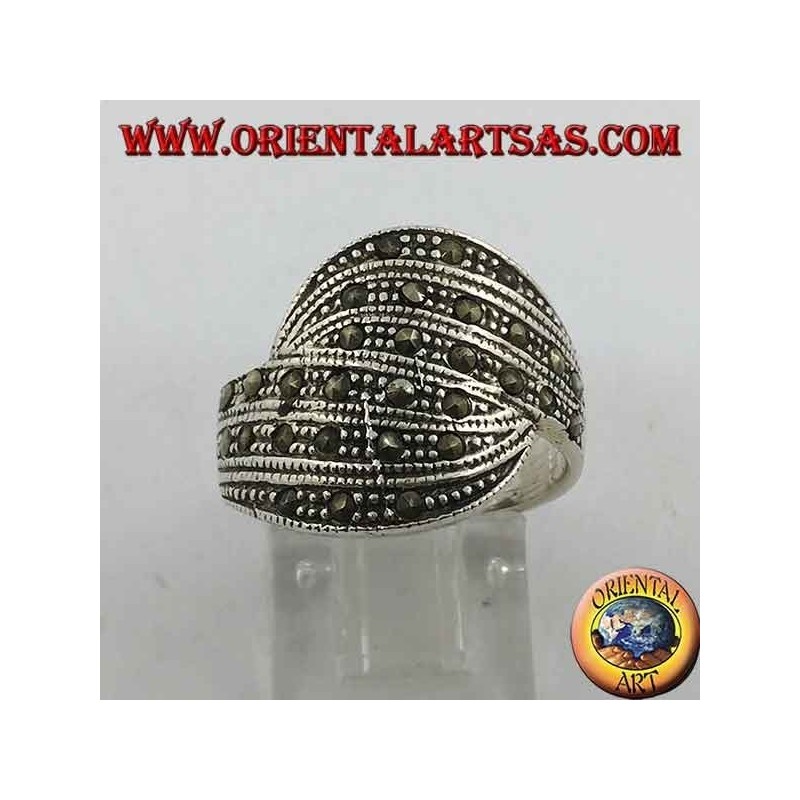 Bague en argent, étreinte de deux bandes avec marcassite