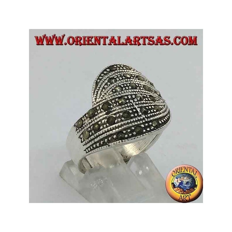 Bague en argent, étreinte de deux bandes avec marcassite