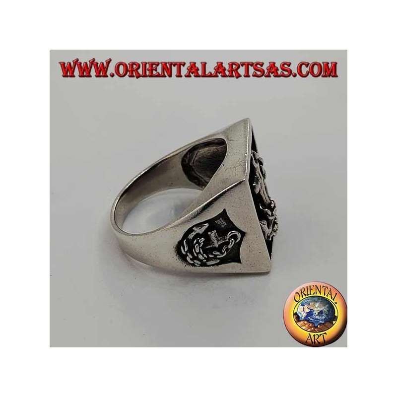 Bague en argent avec sceau carré et ancre