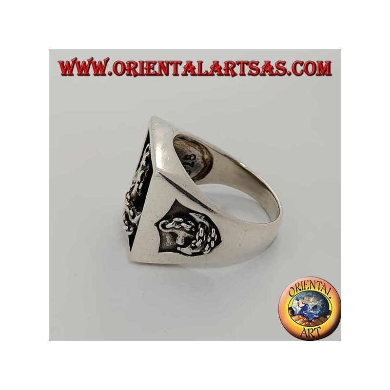 Bague en argent avec sceau carré et ancre