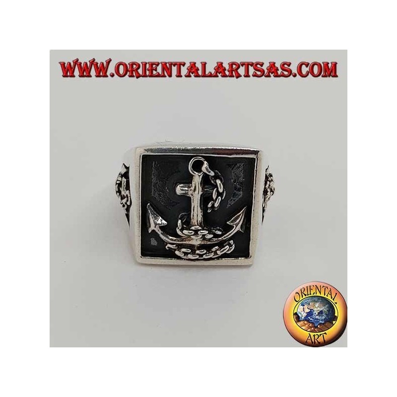 Bague en argent avec sceau carré et ancre