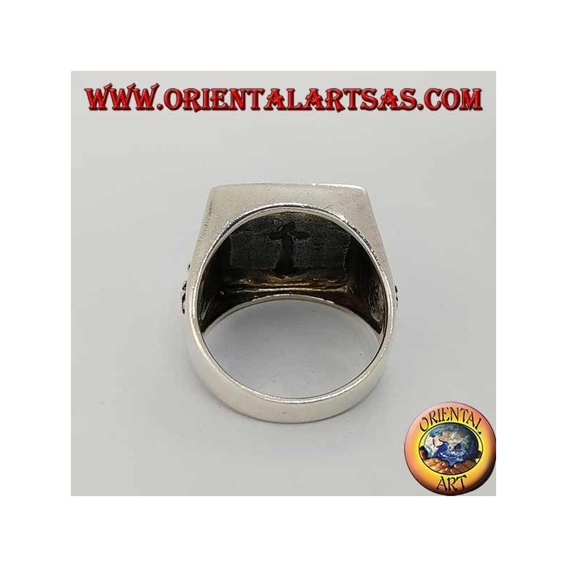 Anillo de plata con sello cuadrado y ancla