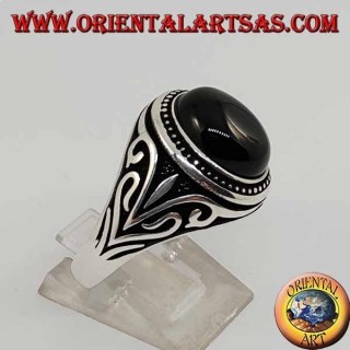 Bague en argent avec cabochon ovale onyx avec décorations latérales
