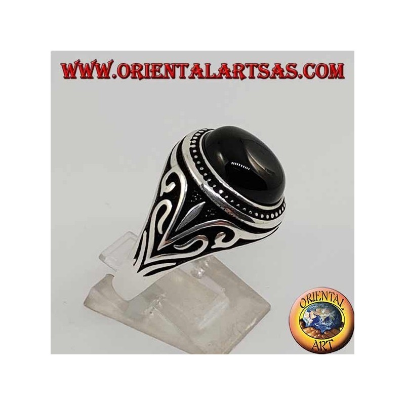 Silver ring with oval cabochon onyx with side decorations