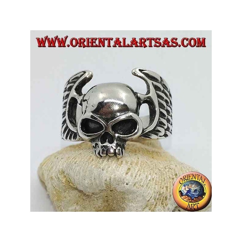 Bague en argent, crâne sans mâchoire entre les ailes du motard