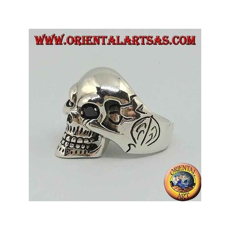 Bague tête de mort en argent avec yeux spinelles noirs