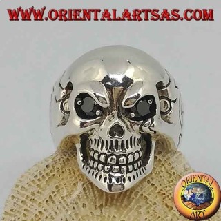 Bague tête de mort en argent avec yeux spinelles noirs