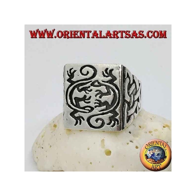 Square silver ring with engraved double mirror gecko seal