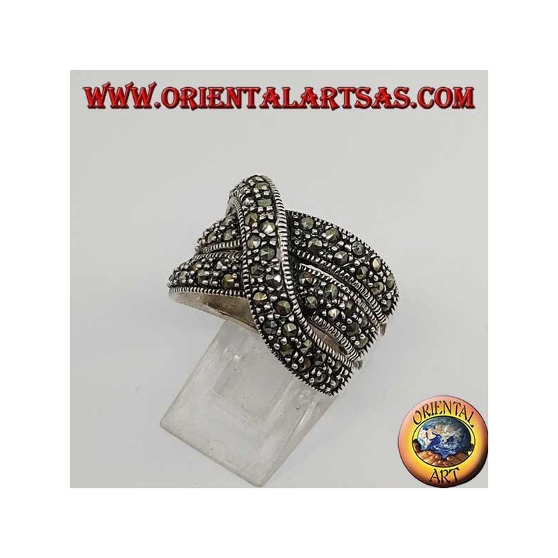 Band silver ring with intertwining of 3 lines with marcasite