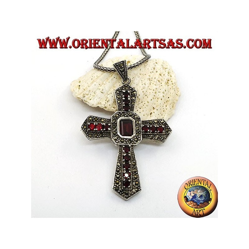 Pendentif croix en argent avec grenat rectangulaire central et grenats et marcassites sur les bras