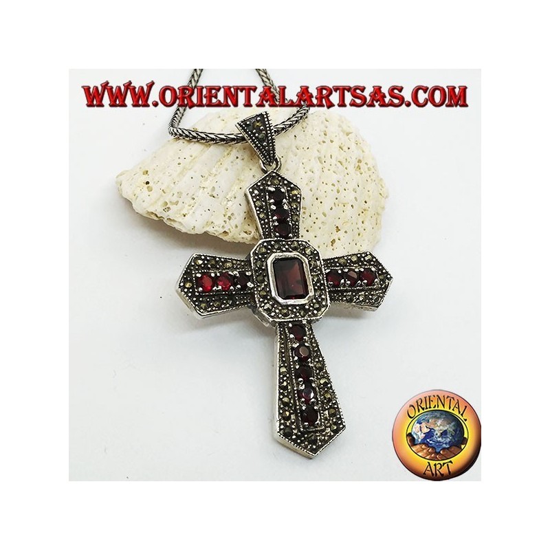 Pendentif croix en argent avec grenat rectangulaire central et grenats et marcassites sur les bras