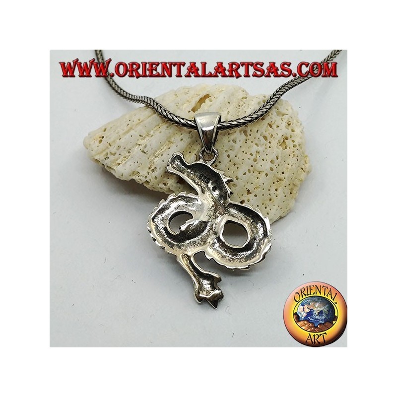 Colgante de dragón de plata tejido infinitamente