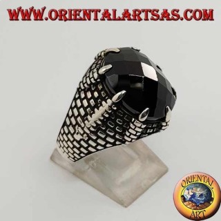 Silberring mit ovalem facettiertem Onyx an den Krallen