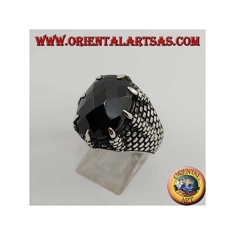 Bague en argent avec onyx ovale facetté serti par les griffes