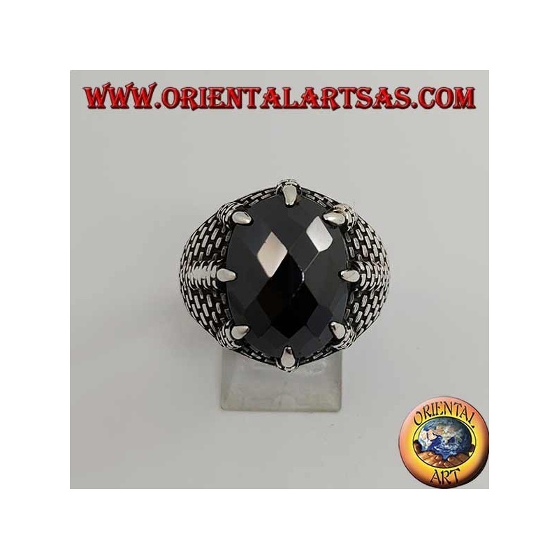 Anello in argento con onice sfaccettata ovale incastonata dagli artigli
