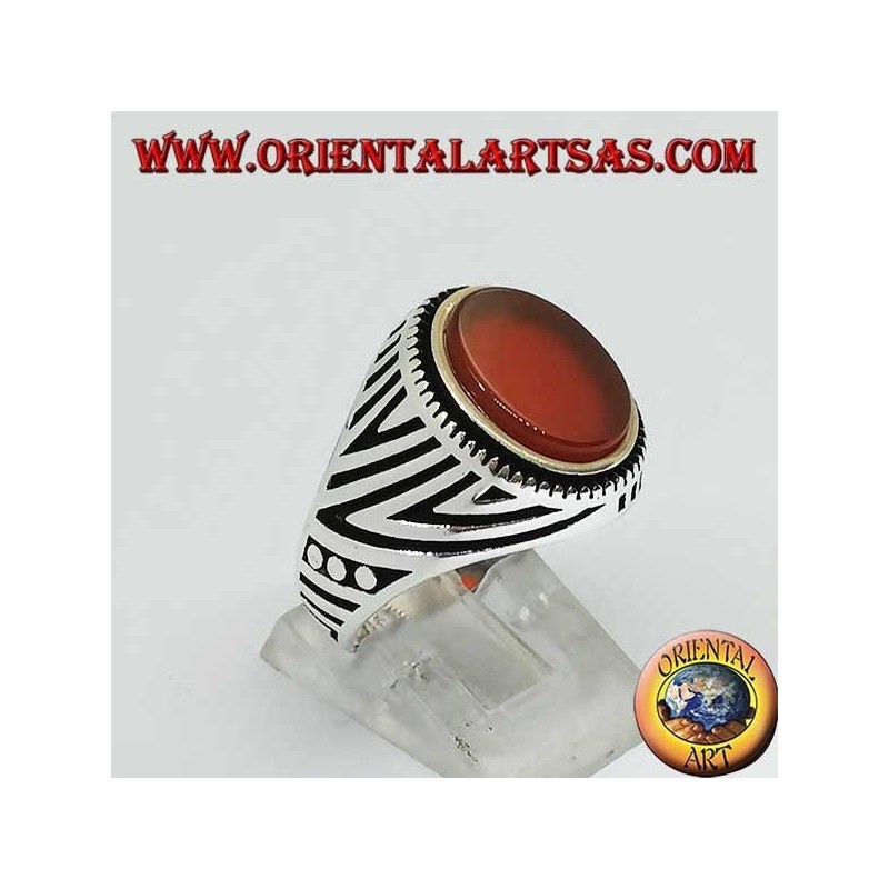 Bague en argent avec cornaline ovale plate et gravures gravées sur les côtés