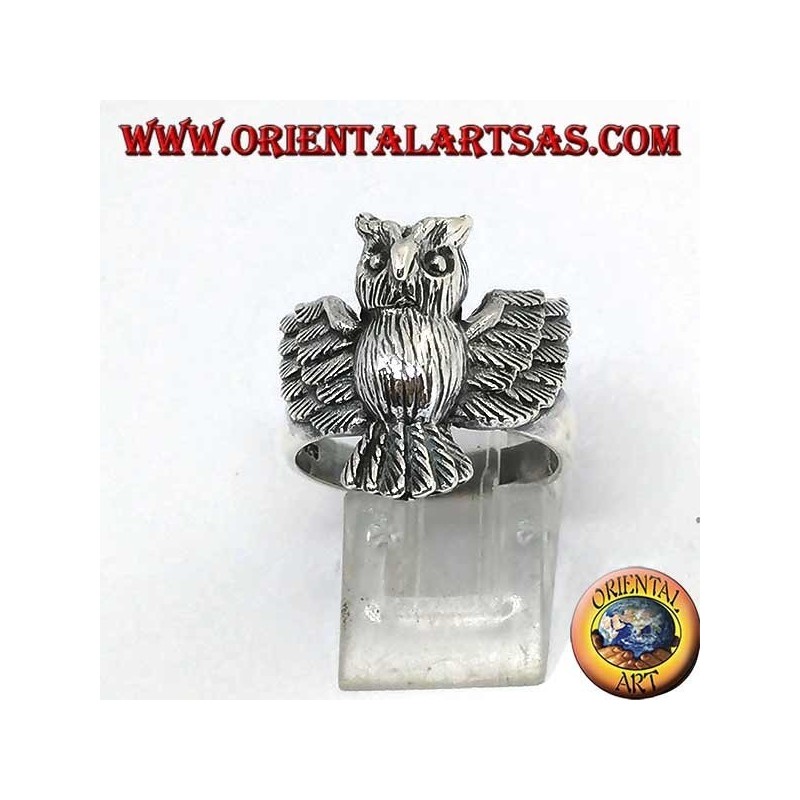 Anillo de plata con búho entero con alas abiertas
