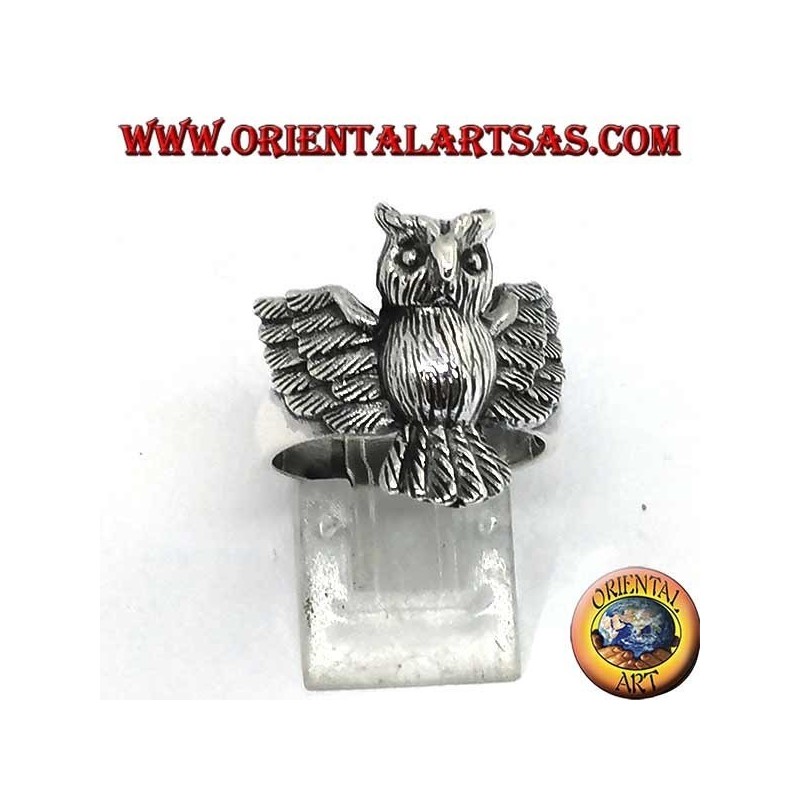 Bague en argent avec hibou entier aux ailes ouvertes