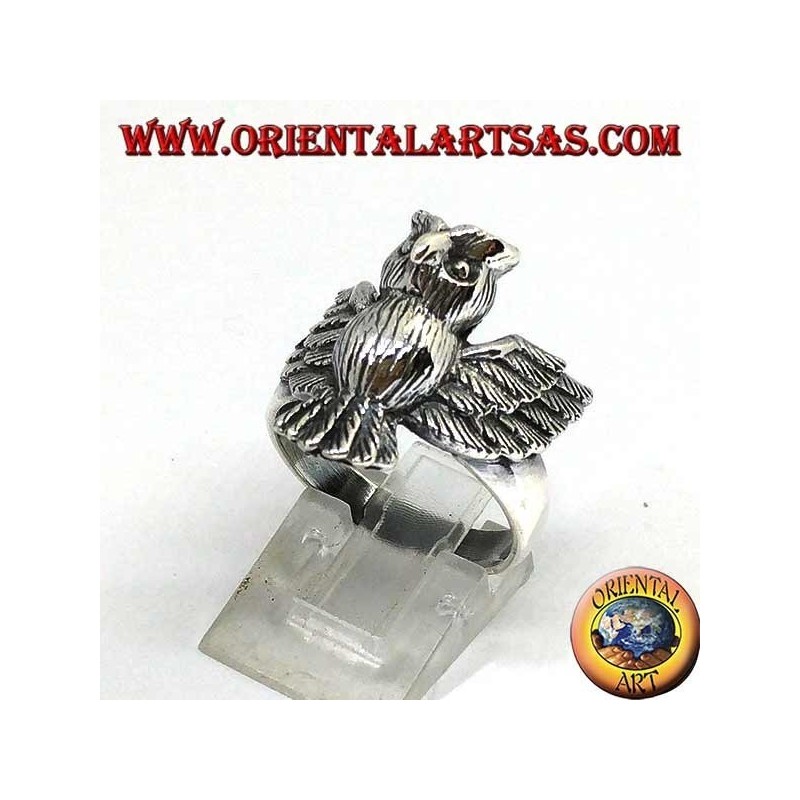 Bague en argent avec hibou entier aux ailes ouvertes