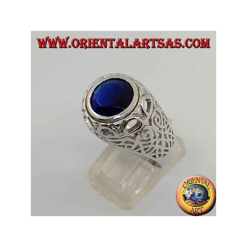 Silver ring with round sapphire zircon perforated on the sides