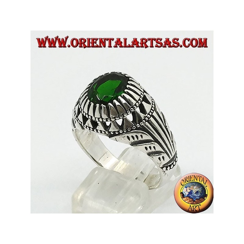 Bague en argent avec un ensemble de zircons ovales de couleur émeraude et des sculptures sur les côtés