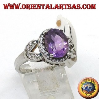 Silberring mit ovalem natürlichem Amethyst, umgeben von Zirkonen