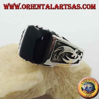 Bague en argent avec onyx rectangulaire et cimitières Zulfiqar haut relief sur les côtés