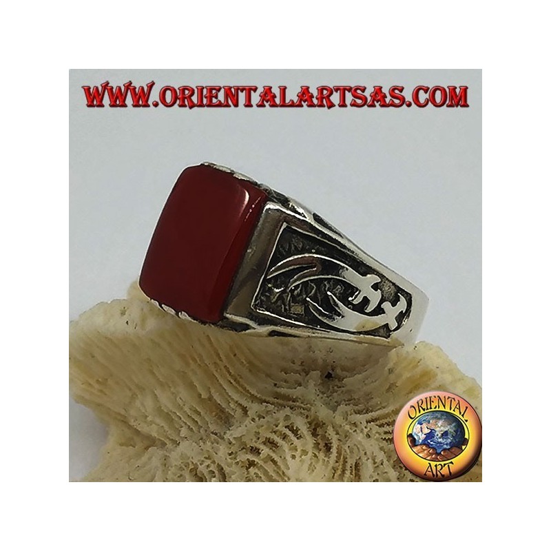 Bague en argent avec cornaline rectangulaire et cimitières Zulfiqar en haut relief sur les côtés