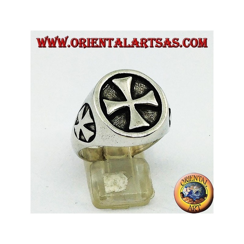 Smooth silver ring with Templar cross seal and cross on the sides