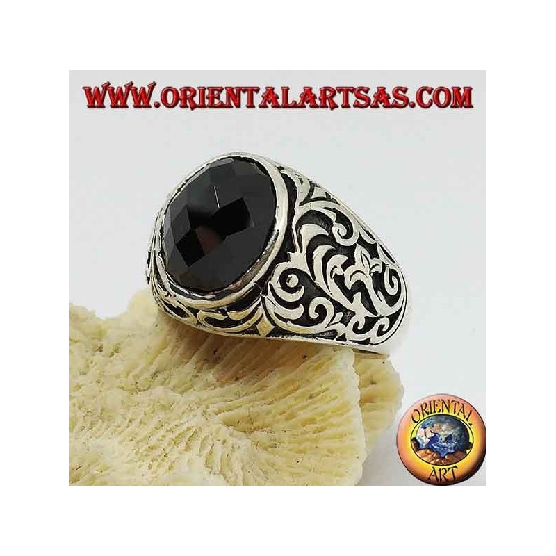 Silver ring with oval faceted onyx and floral engravings