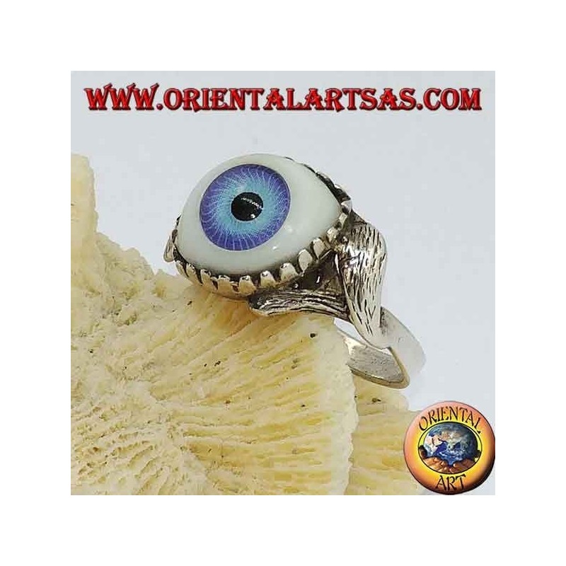 Anillo de plata con ojo azul en diagonal entre dos hojas.