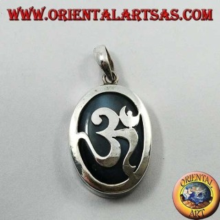 Ciondolo in argento ovale liscio con ॐ om con onice sul fondo (grande)