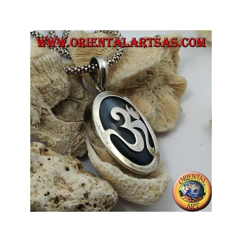 Smooth oval silver pendant with ॐ om with onyx on the bottom (large)