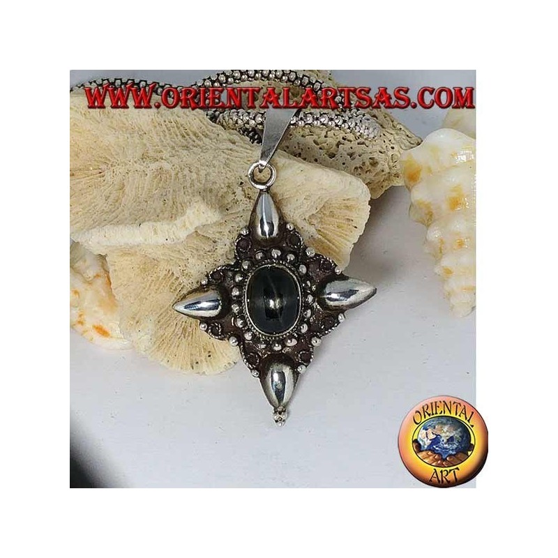 Pendentif en argent avec étoile noire ovale (Diopside) et décorations à points cardinaux