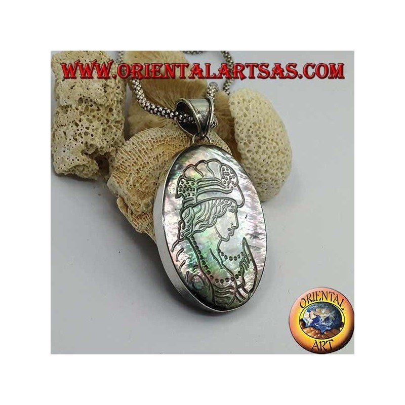 Pendentif camée en argent sur grand nacre ovale (ormeau)