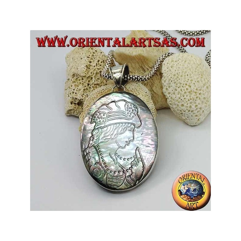 Pendentif camée en argent sur grand nacre ovale (ormeau)