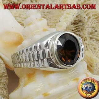 Anello in argento con topazio fumé ovale e decorazione a maglie d'orologio
