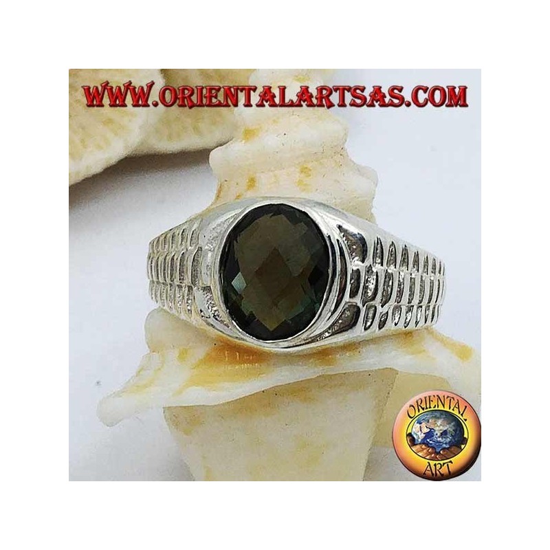 Anillo de plata con circonita verde ovalada y decoracion de eslabones de reloj