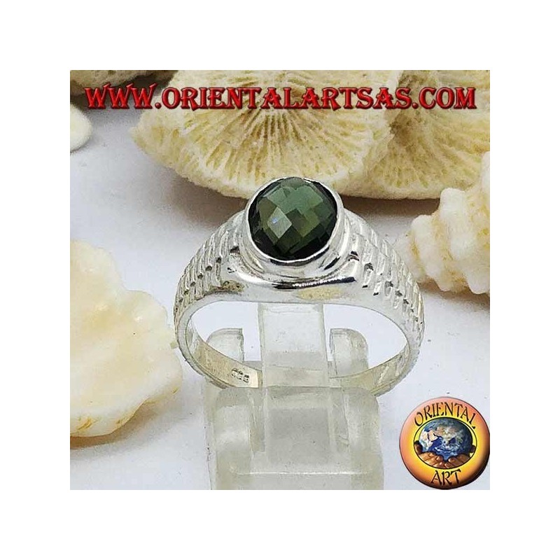 Anello in argento con zircone verde ovale e decorazione a maglie d'orologio