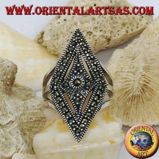 Anello in argento a forma di rombo tempestato di marcassiti