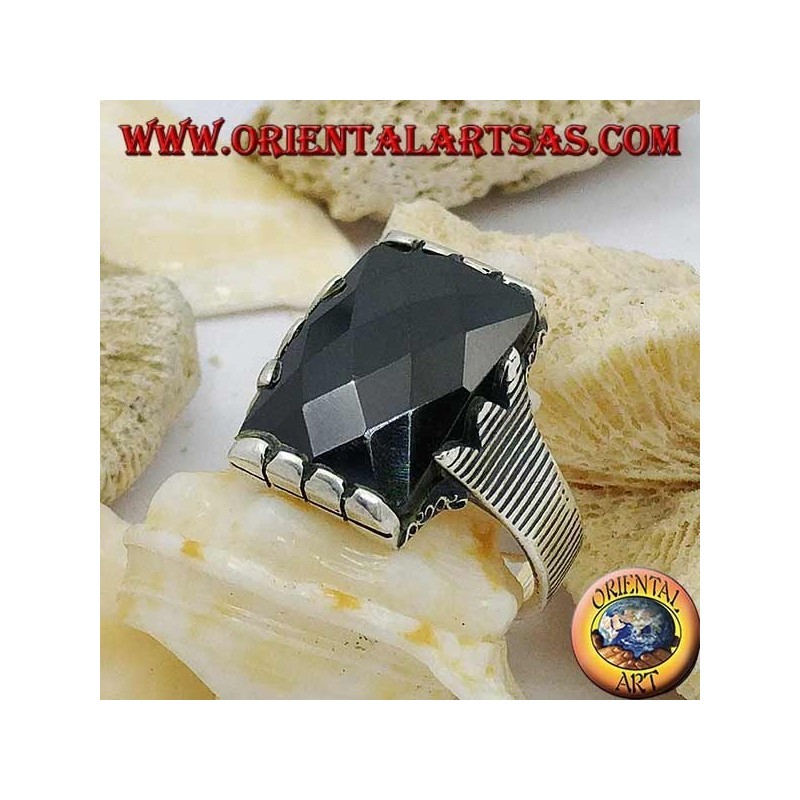 Bague en argent avec onyx rectangulaire à facettes et cadre clip