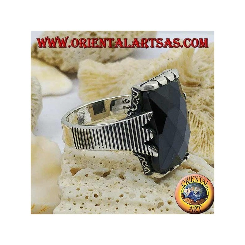 Bague en argent avec onyx rectangulaire à facettes et cadre clip
