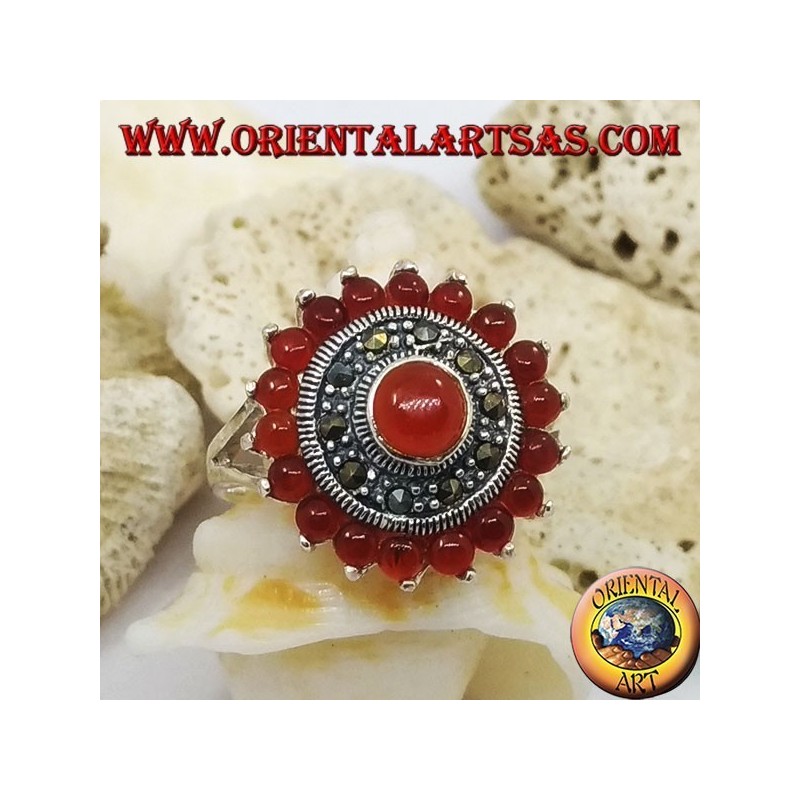 Anillo de plata margarita con cornalina redonda rodeada de marcasita y cornalina.