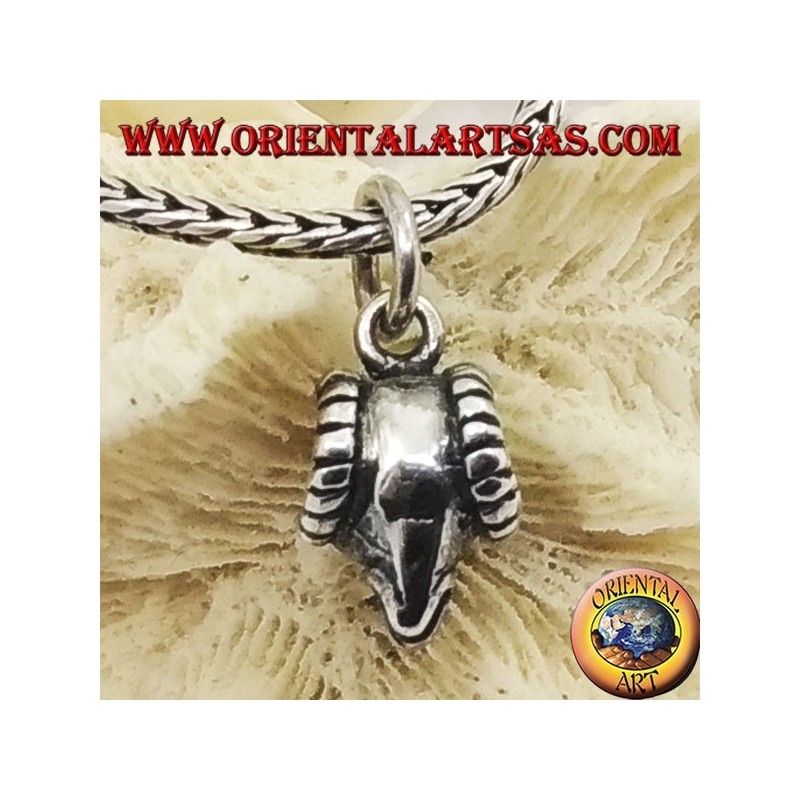 Colgante de plata con cabeza de Aries perforada (pequeña)