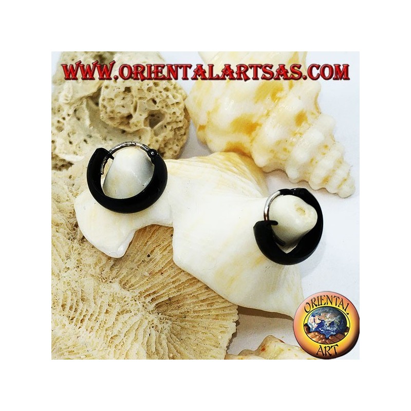 Silver earrings with rounded black enamelled circle 10 x 4 mm.