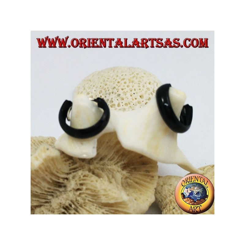 Boucles d'oreilles en argent avec cercle arrondi émaillé noir 14 x 4 mm.