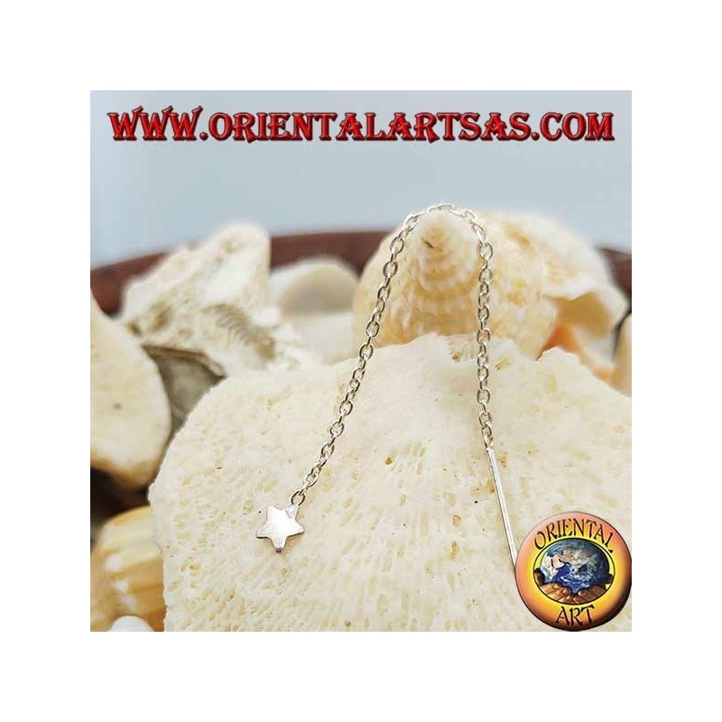Pendientes de cadena de plata con estrella lisa de 6 cm.