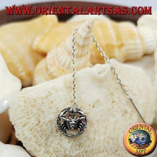 Orecchini in argento a catenina con granchio nel cerchio da 7 cm.