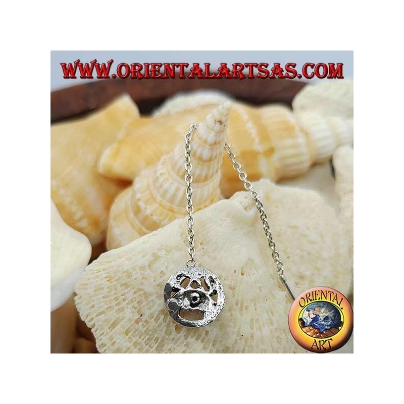 Orecchini in argento a catenina con granchio nel cerchio da 7 cm.